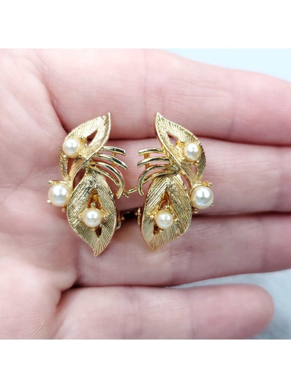 Vintage Lisner Earrings Gold Tone Faux Pearl Leaf Leaves Clip On 1"